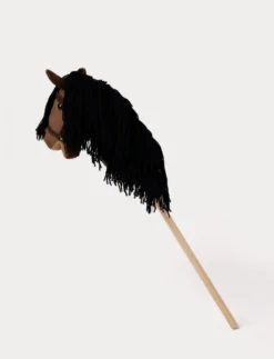 Käpphäst med tyglar, Brun
