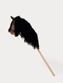 Käpphäst med tyglar, Brun