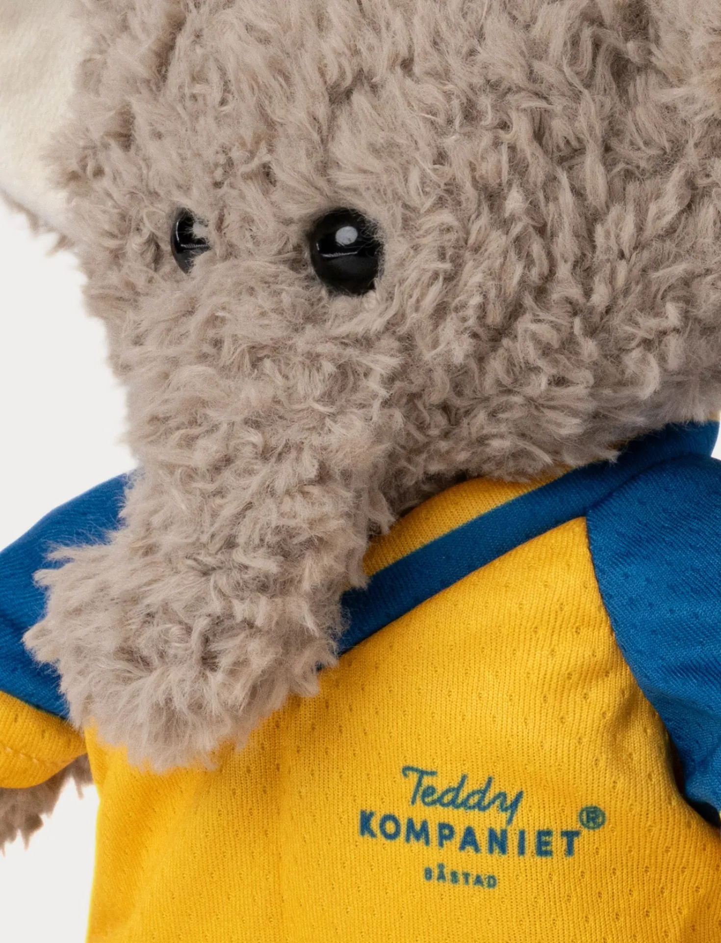 Retro Pals, Elefant med Landslagströja
